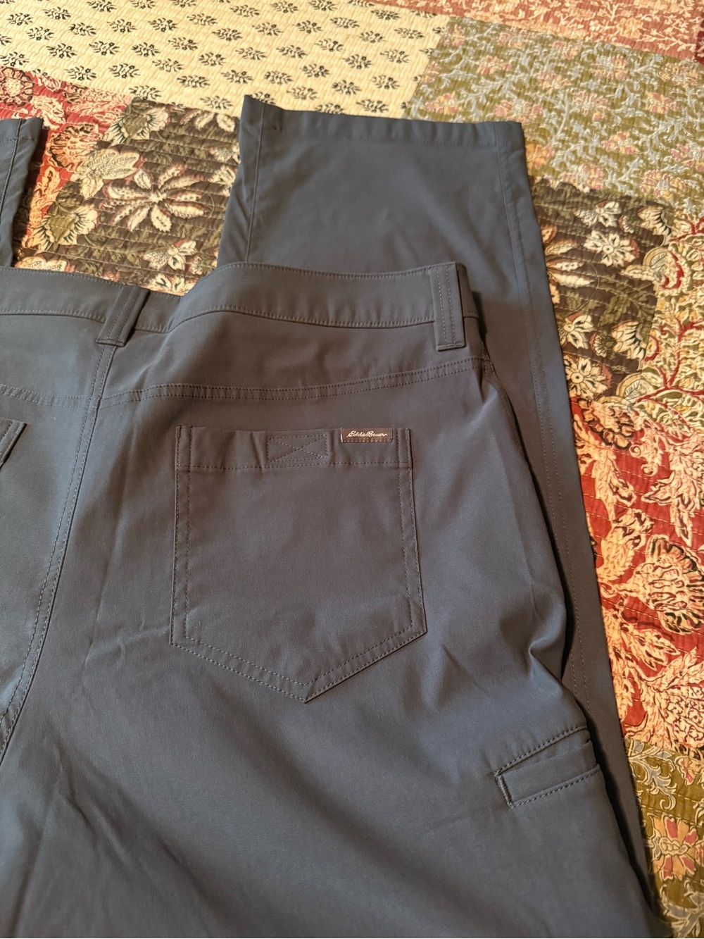 🪵 Eddie Bauer Men's Dark Gray Cargo Pants 🪵